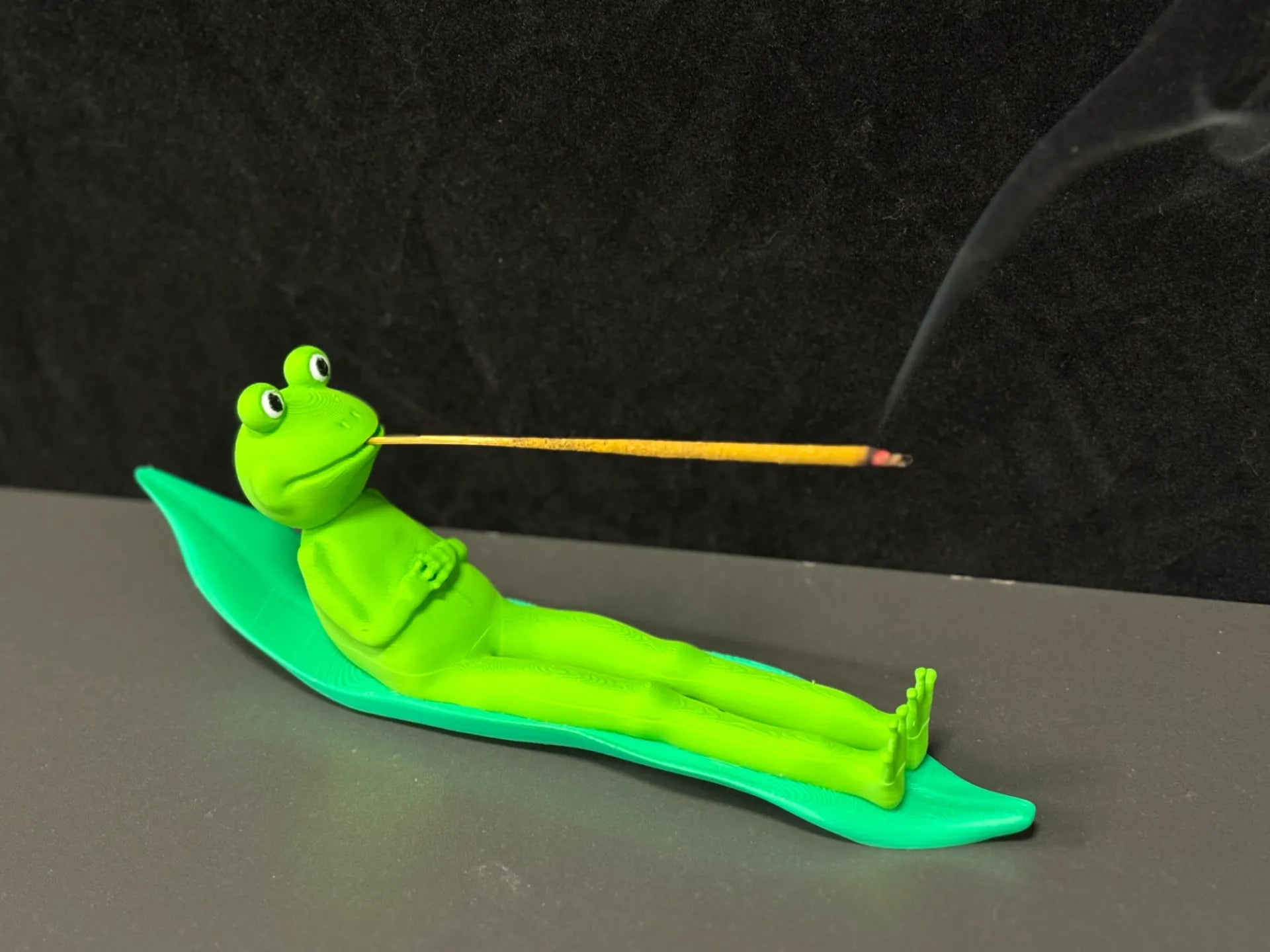 LAZY FROG INCENSE HOLDER